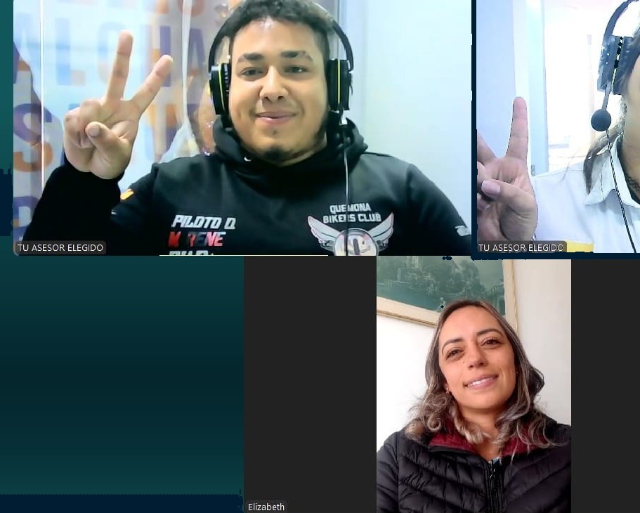 Elizabeth, en su asesoría por videollamada con el equipo de Link King Travel