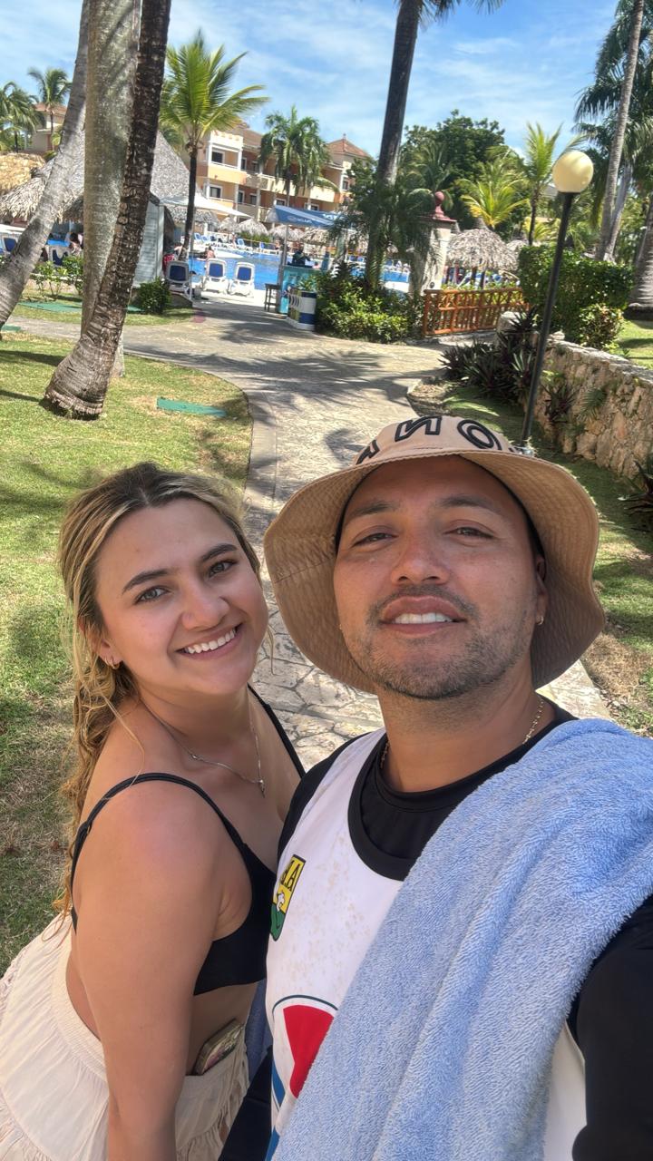 Familia disfrutando sus vacaciones en resort del Caribe